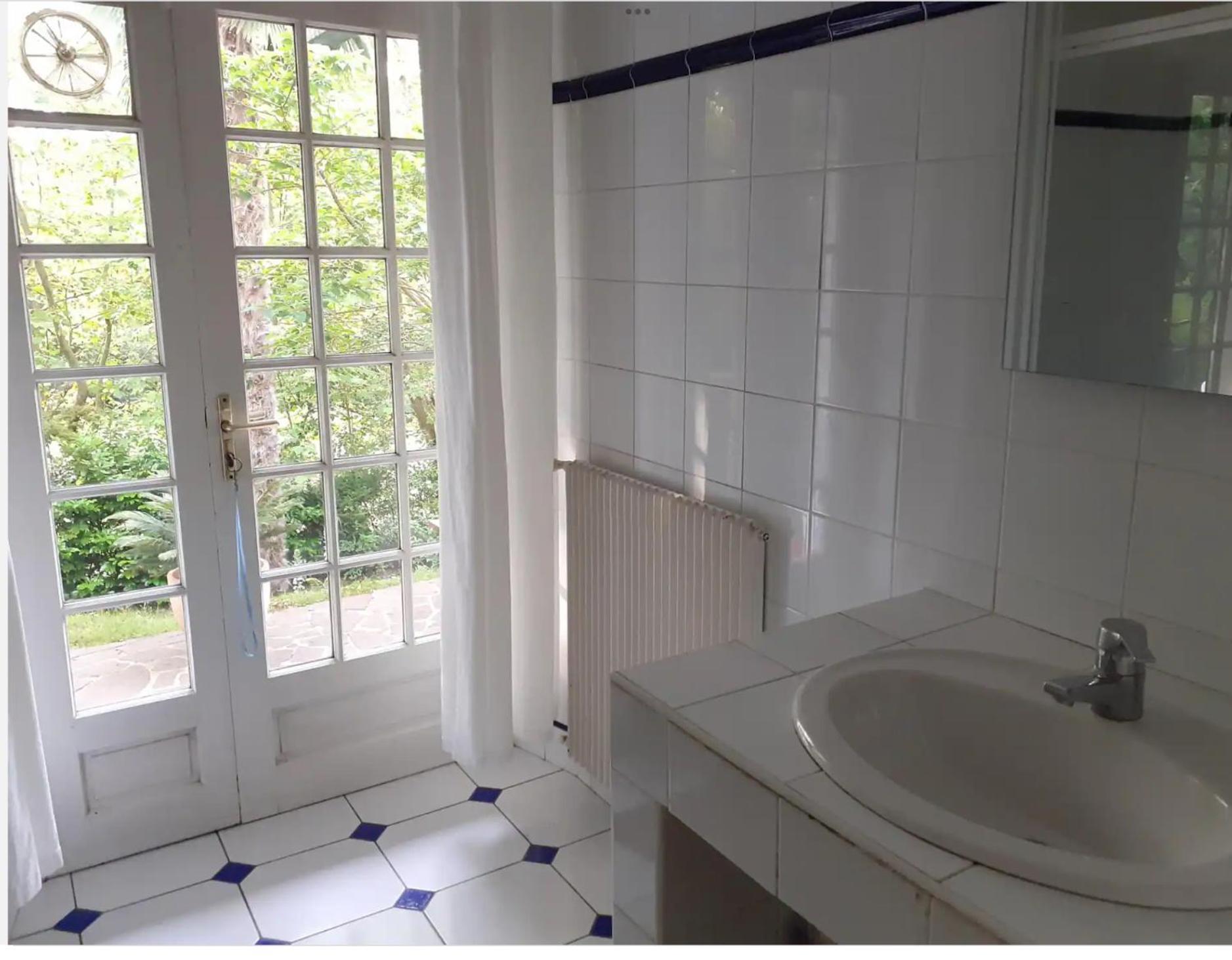 Mendiska Bed & Breakfast Байон Екстериор снимка